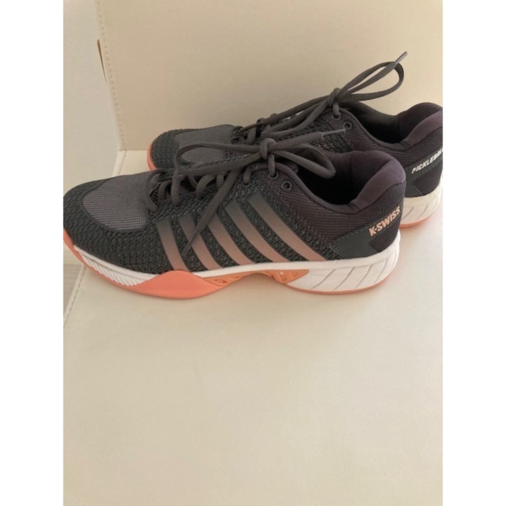K Swiss Womens Pickell Ball or Tennis Shoes 9 very good Condition
